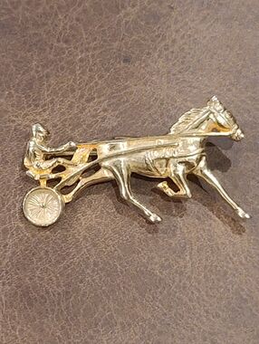 Vintage Gold-Tone Horse and Sulky Figural Brooch Harness Horse Racing 2"